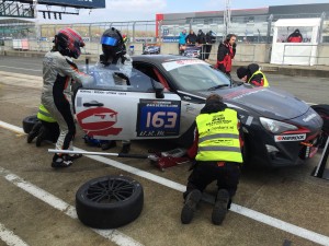 Driver and tyre change for the #163 car
